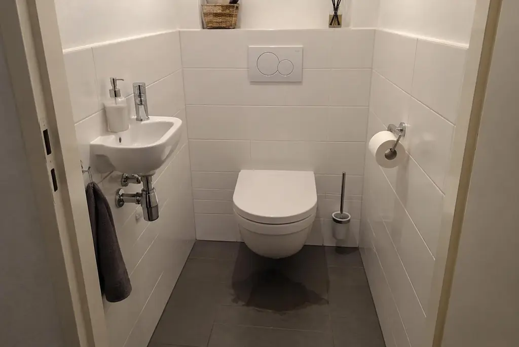 Lekdetectie Wolvega – natte vloer bij een toilet